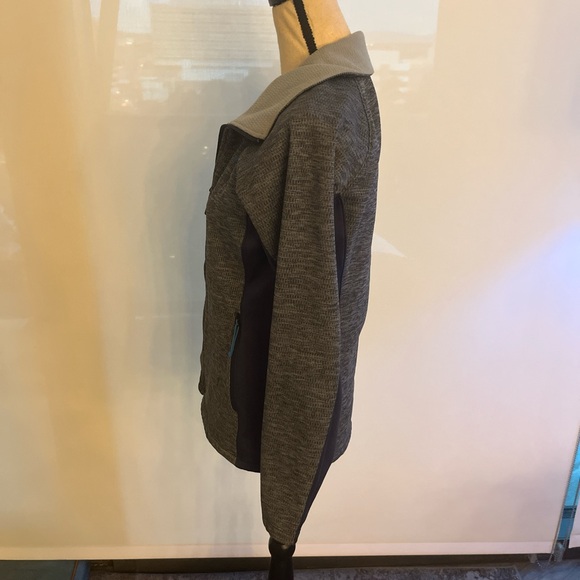 The North Face Women's Two-Tone Gray Utility Jacket - Picture 4 of 7